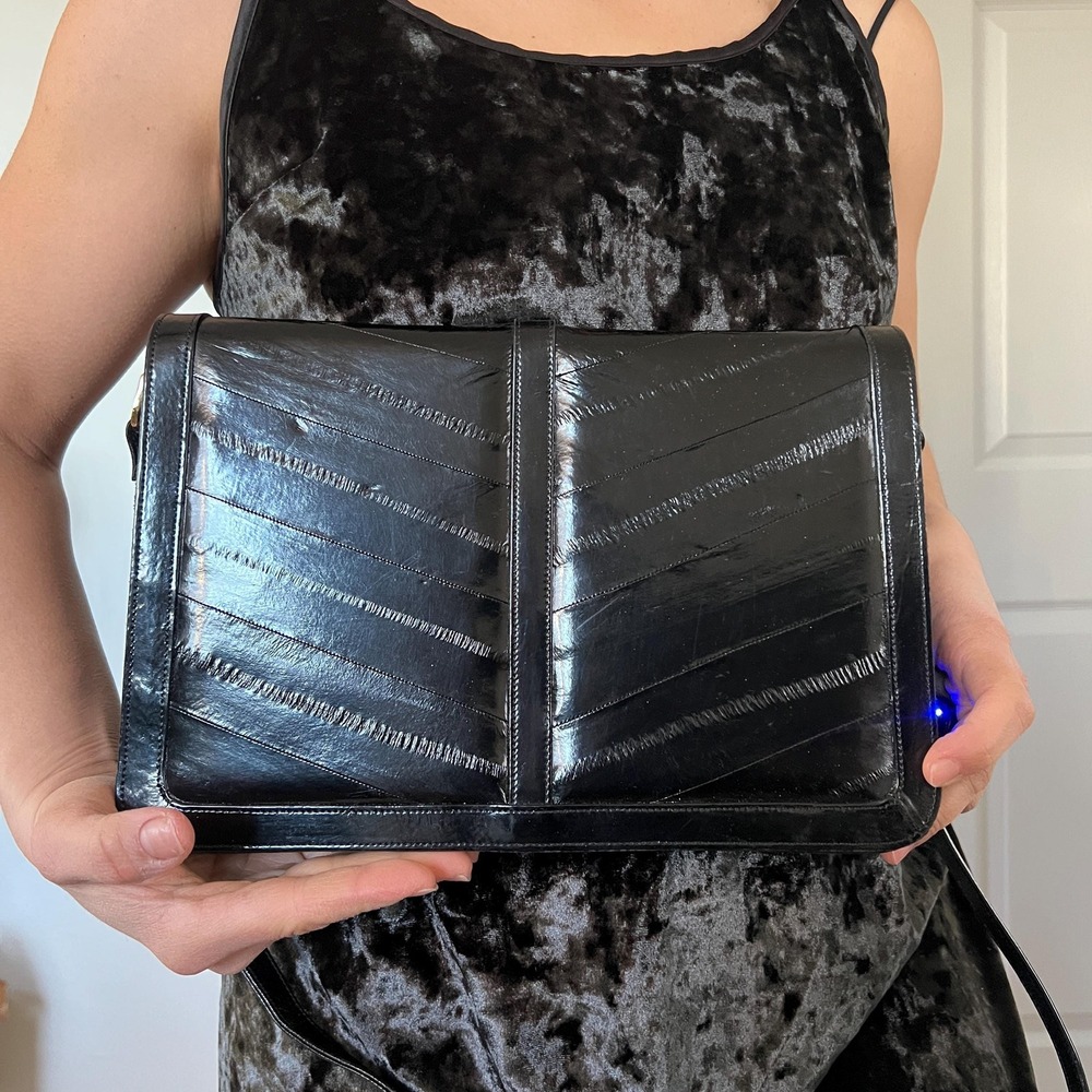 Vintage 1980s Black Eel Skin Leather Shoulder Bag Chevron Leather of the‎ Sea